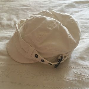 Kids Gap off white Y2K buckle hat